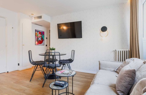 Combat Apartment | Elegant Apartment - 2br/6p - Canal St Martin