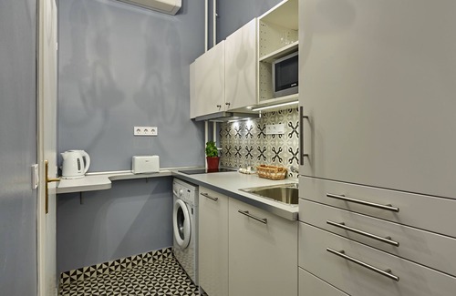 Taban Apartment | Elegant apartment, 5 minutes' walk from the castle