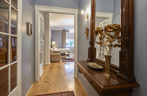 Taban Apartment | Elegant apartment, 5 minutes' walk from the castle