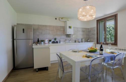 Borgo Trento Apartment | Elegant Apartment: [Free Netflix, Wi-Fi & Parking]