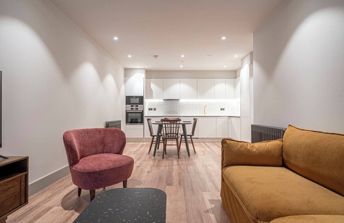 Tottenham Hale Apartment | Elegant Apartment in North London