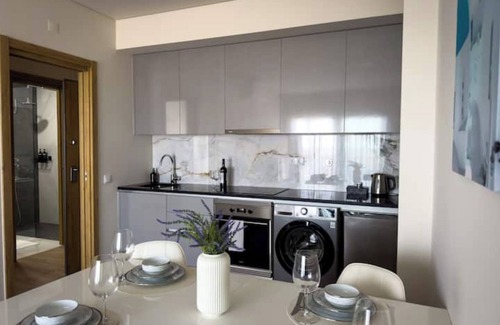 Patio Condo | Elegant apartment overlooking the sea with infinity pool, beach 5 minutes away.