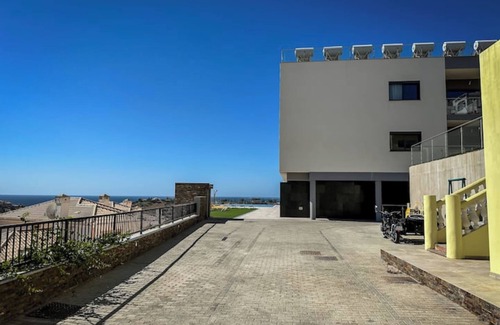 Patio Condo | Elegant apartment overlooking the sea with infinity pool, beach 5 minutes away.