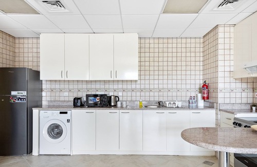Motor City Apartment | Elegant Apartment Retreat at Widcombe House 3
