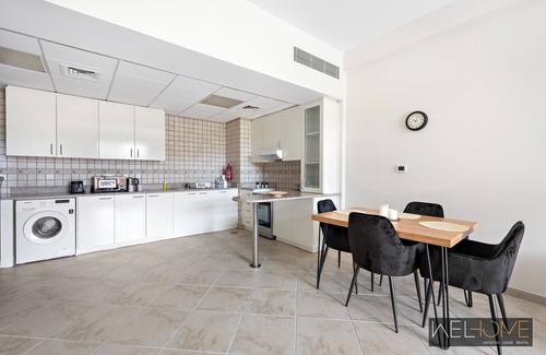 Motor City Apartment | Elegant Apartment Retreat at Widcombe House 3