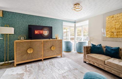 Roker Apartment | Elegant Apartment with Harbour Views