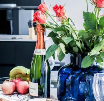 Staines Apartment | Elegant Apartments in Staines l Free Onsite Parking