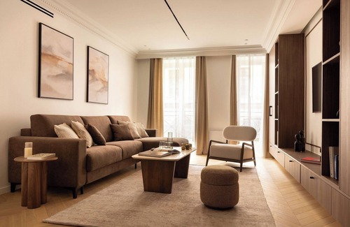 2nd Arrondissement Apartment | Elegant Appt- Ac-2br-6p- Musee du Louvre