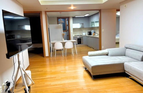 Yeoksam Apartment | Elegant APT 3Bdr 2Bath Gangnam Stn 2Min