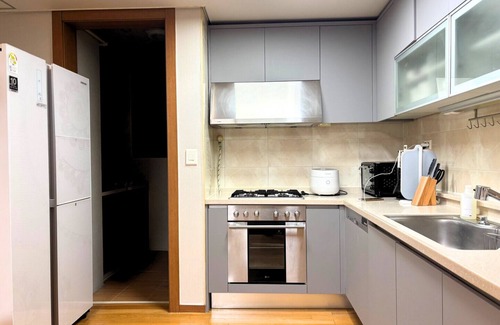 Yeoksam Apartment | Elegant APT 3Bdr 2Bath Gangnam Stn 2Min