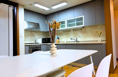 Yeoksam Apartment | Elegant APT 3Bdr 2Bath Gangnam Stn 2Min