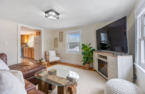 Southern Coast Apartment | Elegant apt minutes from beach