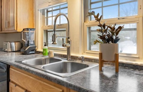 Southern Coast Apartment | Elegant apt minutes from beach