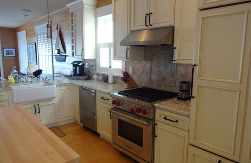 Stone Harbor House | Elegant Bayfront Cottage for Family Rental 3BR, 2.5 baths. bikes, kayak, dock