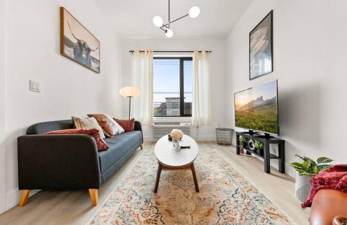 Elizabeth Apartment | Elegant Bd,EWR AIRPT,Nyc, Free Pkng, Prudential CNTR, American Dream Mall
