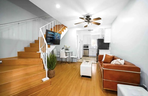 Belmont Shore Apartment | Elegant Beach 2 Bedroom 2 Bath
