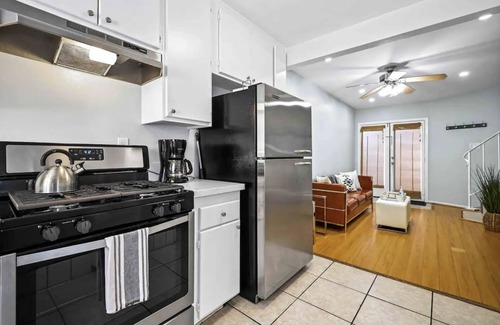 Belmont Shore Apartment | Elegant Beach 2 Bedroom 2 Bath