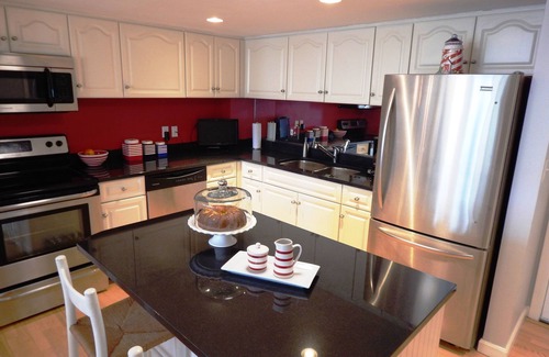 Ocean Park Condo | Elegant Beachfront Condo With Pool