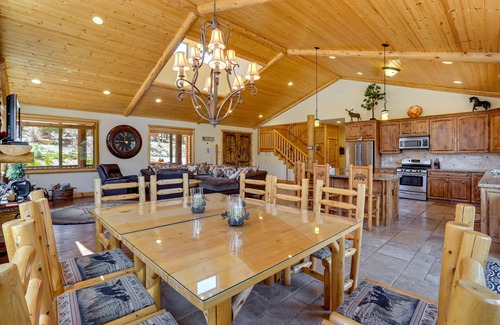 Castle Glen Estates Cabin | Elegant Big Bear Cabin Half Mi to Big Bear Lake!