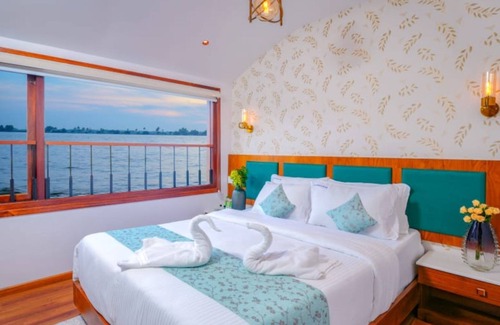 Alappuzha Boat Rental | Elegant Boathouse