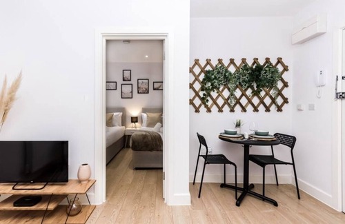 Aylesbury Apartment | Elegant Central★Private Parking★Leisure★Contractor