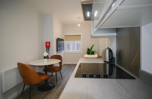 Chinatown Apartment | Elegant City Base in Liverpool - Cozy 1-Bed for Business & Relaxation