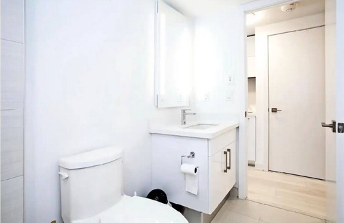 Midtown Toronto Condo | Elegant condo inside Yorkville, the most attractive centre in Toronto