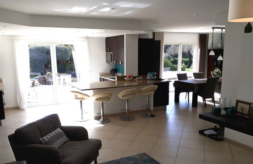 Les Maillans Villa | Elegant contemporary villa with heated pool