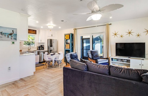 Cortez Cottage | Elegant cottage in AMI/Cortez fishing village with central AC & washer/dryer