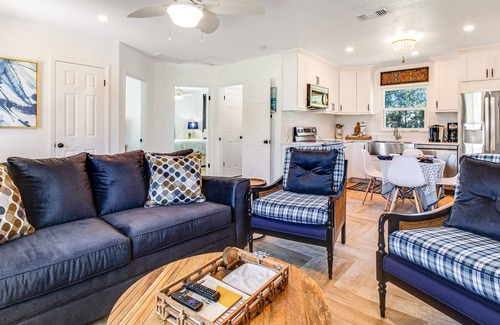 Cortez Cottage | Elegant cottage in AMI/Cortez fishing village with central AC & washer/dryer