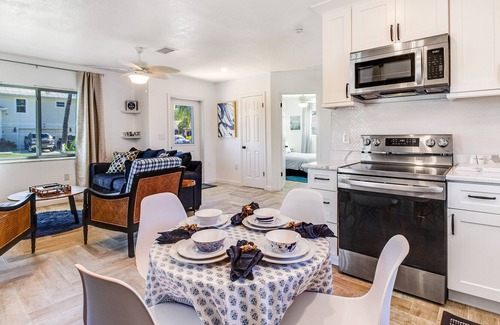 Cortez Cottage | Elegant cottage in AMI/Cortez fishing village with central AC & washer/dryer