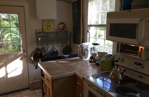 Summerville Historic District Cottage | Elegant cottage in historic Summerville- WEEKLY DISCOUNTS