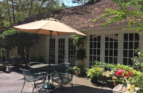 Summerville Historic District Cottage | Elegant cottage in historic Summerville- WEEKLY DISCOUNTS