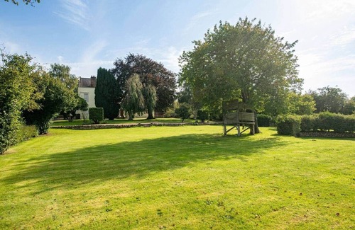 Chelwood House | Elegant Country Estate | Sleeps 18 near Bristol