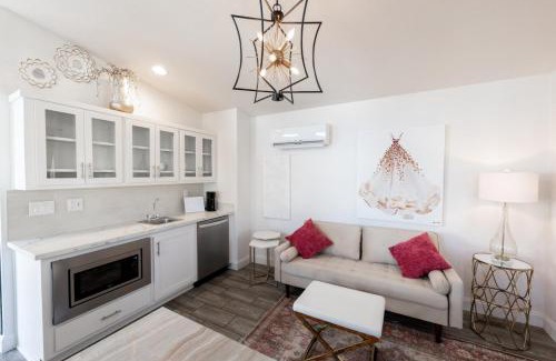 Old Southwest Apartment | Elegant Courtyard Cottage Ruby