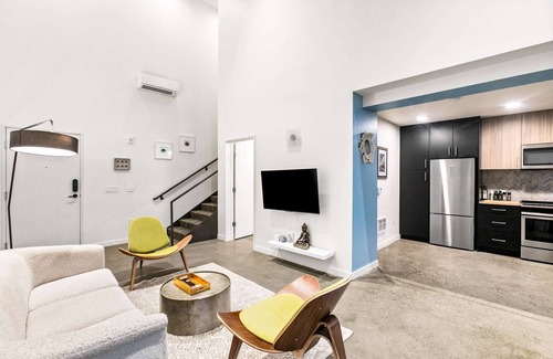 Downtown Apartment | Elegant design meets optimal location amid the natural beauty of Downtown Redmond.