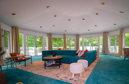 East Stroudsburg Villa | Elegant designer decorated house in Poconos