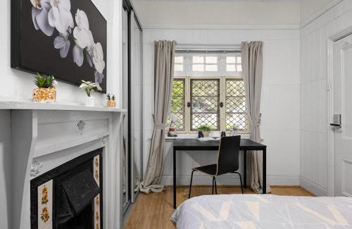 Lidcombe House | Elegant Double Room Lidcombe - Close to Transport & Shops - Shared Bathroom