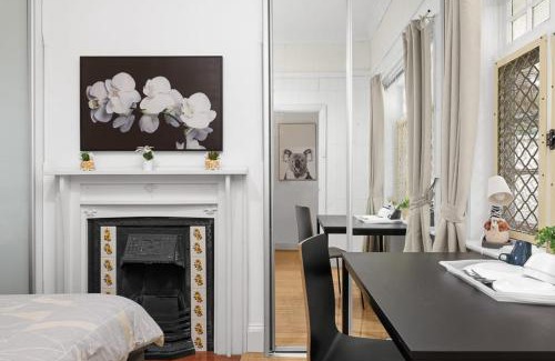Lidcombe House | Elegant Double Room Lidcombe - Close to Transport & Shops - Shared Bathroom