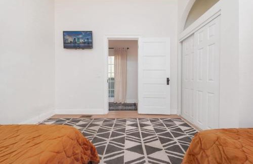 Springfield House | Elegant Duplex in Historic Springfield - Both Apartments