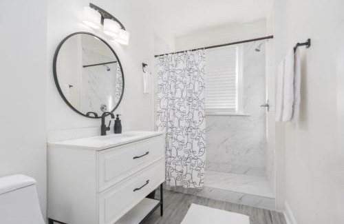 Springfield House | Elegant Duplex in Historic Springfield - Both Apartments
