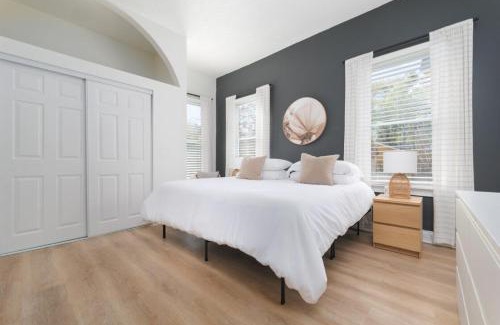 Springfield House | Elegant Duplex in Historic Springfield - Both Apartments