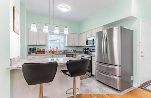 Central West End House | Elegant Entire Home Near Fox Theatre & Universities @ Prime CWE Location!