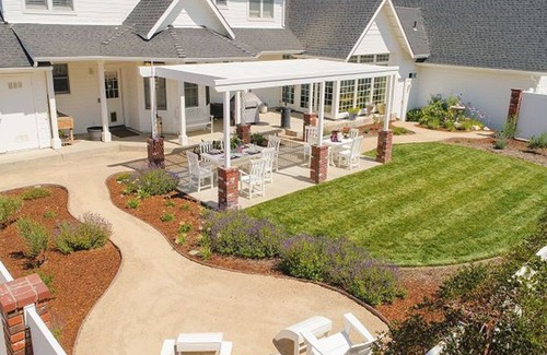 Templeton House | Elegant farm home on a peaceful 16-acre estate olive farm just minutes from town