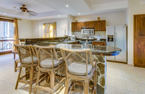 Barrio Los Villalobos Condo | Elegant, friendly beachfront condo with incredible ocean views & pool