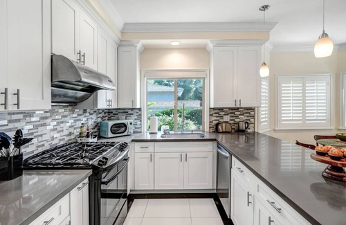 Arcadia House | Elegant Getaway in Arcadia with Balcony and Gazebo
