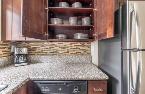 Downtown Apartment | Elegant Glendale 1BR w/Pool, Gym, walkable location, by Blueground