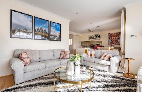 Coolbellup House | Elegant Hampton-Style Retreat , Tranquil Private Bedroom with Shared Bathroom