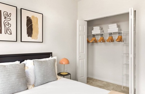 Hoboken Apartment | Elegant Hoboken 2BR w/ Gym & W/D, nr waterfront, by Blueground