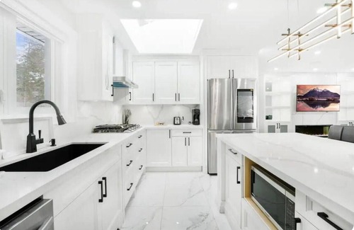 North York House | Elegant Home -Experience Comfort and Luxury